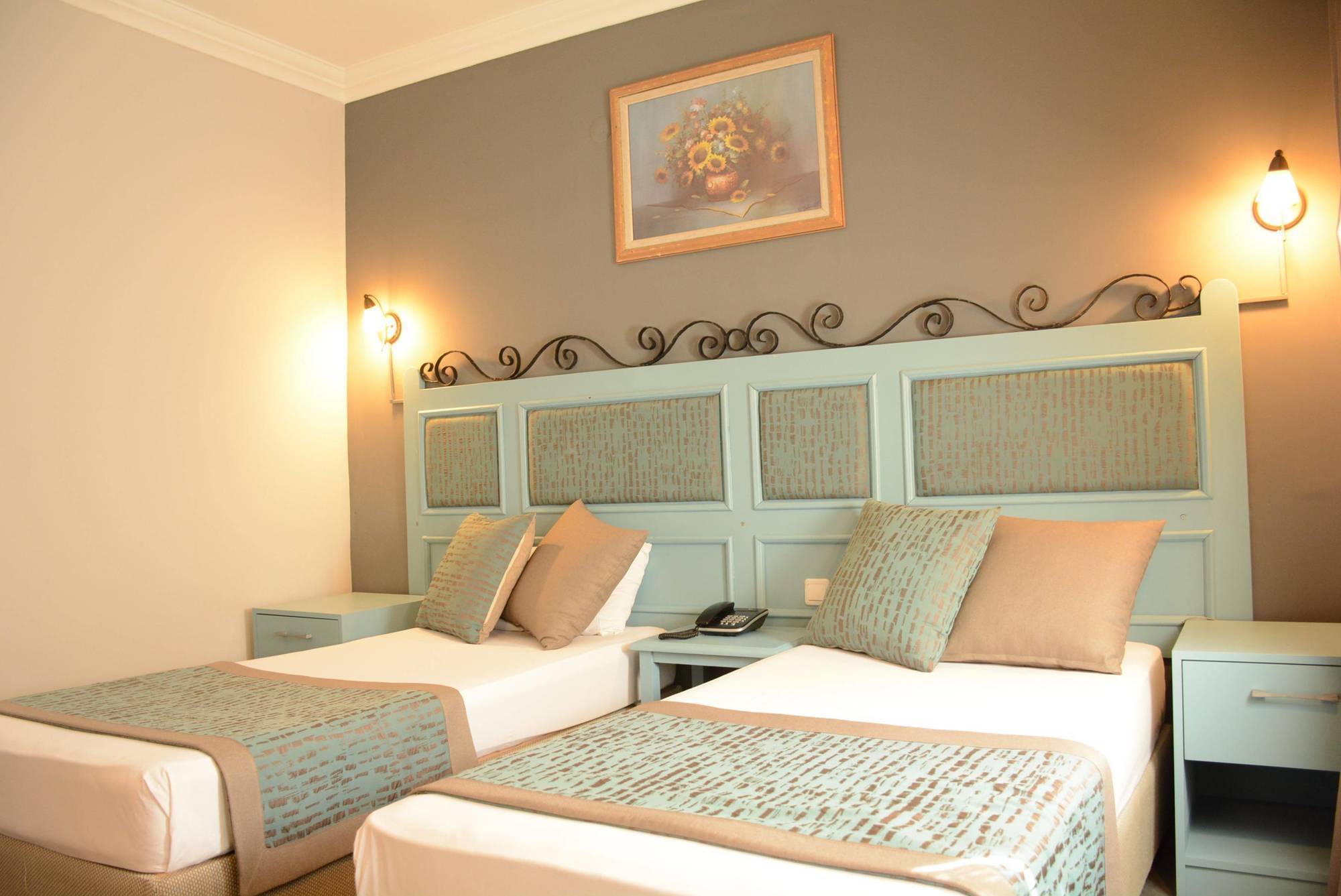 Atrium 3*